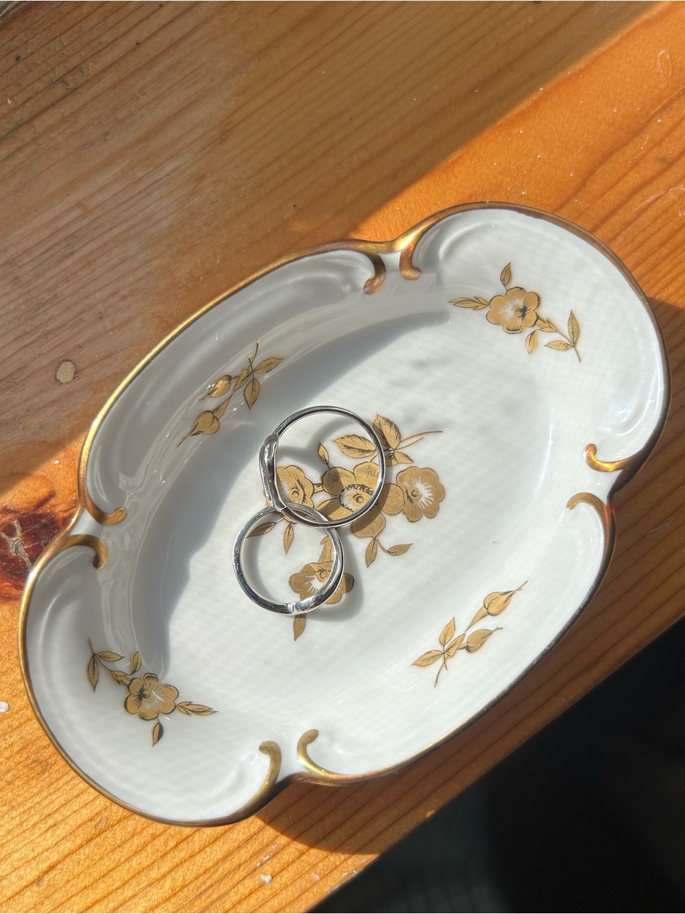 Porcelain gold ring dish